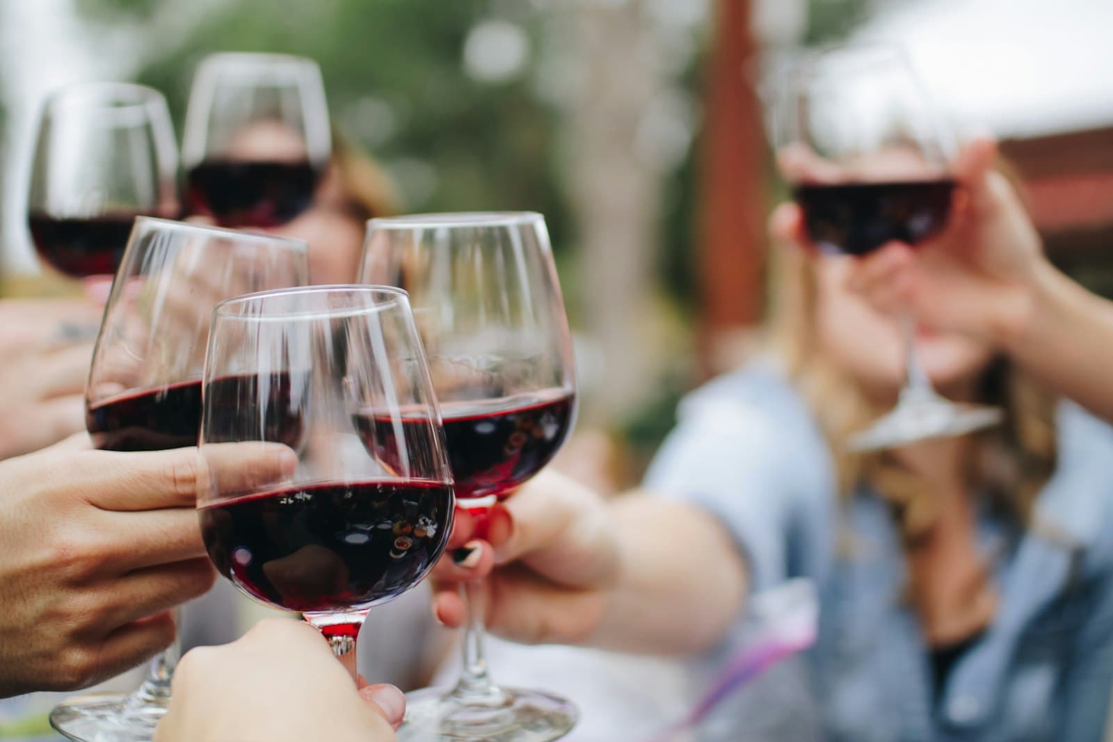 Illustration de bouteilles de vin — non photographiées au Baratin